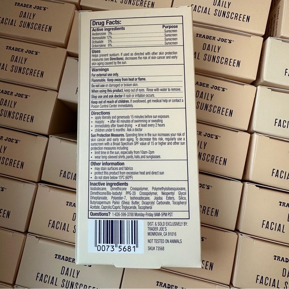 Trader Joe’s Daily Facial Sunscreen Broad Spectrum SPF-40 - Picture 3 of 5